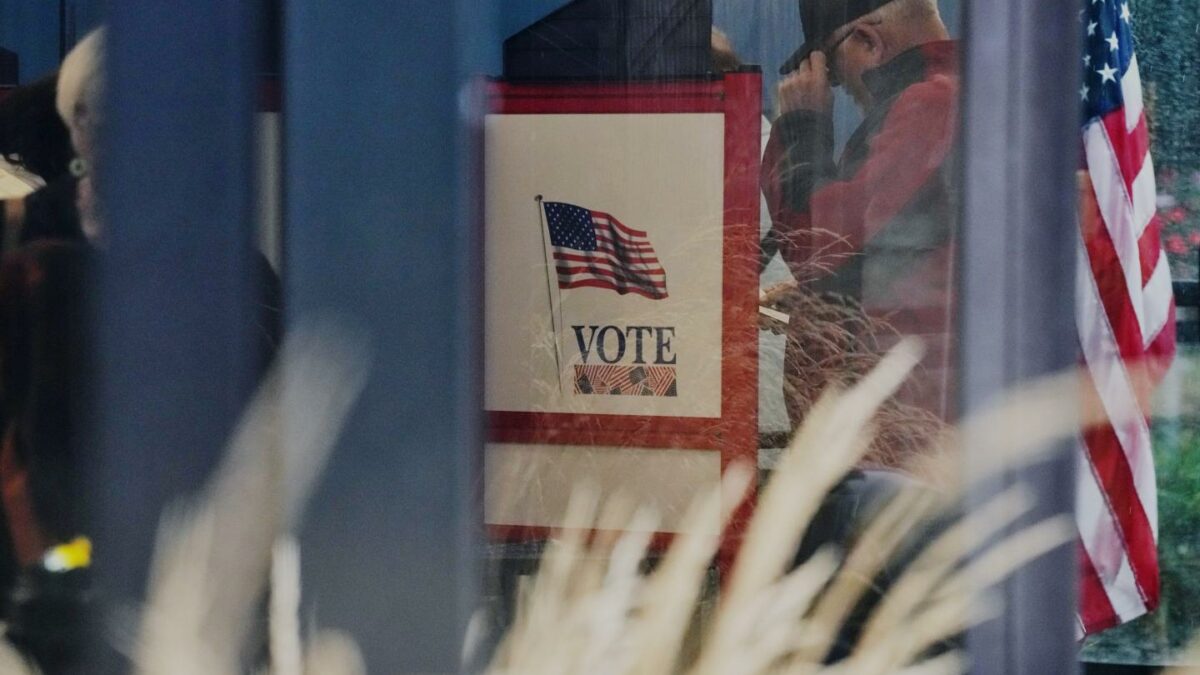 A voter casts a ballot as the U.S. rolls out a new election cybersecurity plan just 40 days before the midterms. clickorlando.com