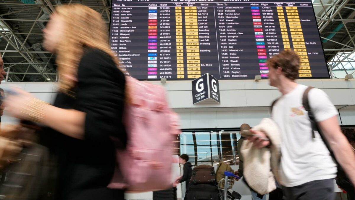 ENAV ruled out a cyberattack and said flight operations remained safe.