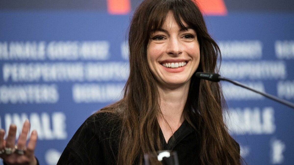 Anne Hathaway received the same AI-written thank you note from every candidate—and Meryl Streep said what every boss is thinking: “That’s just tragic.”