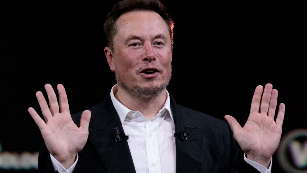 Elon Musk says Tesla and SpaceX are weighing a $3.5 trillion merger—without him in the room