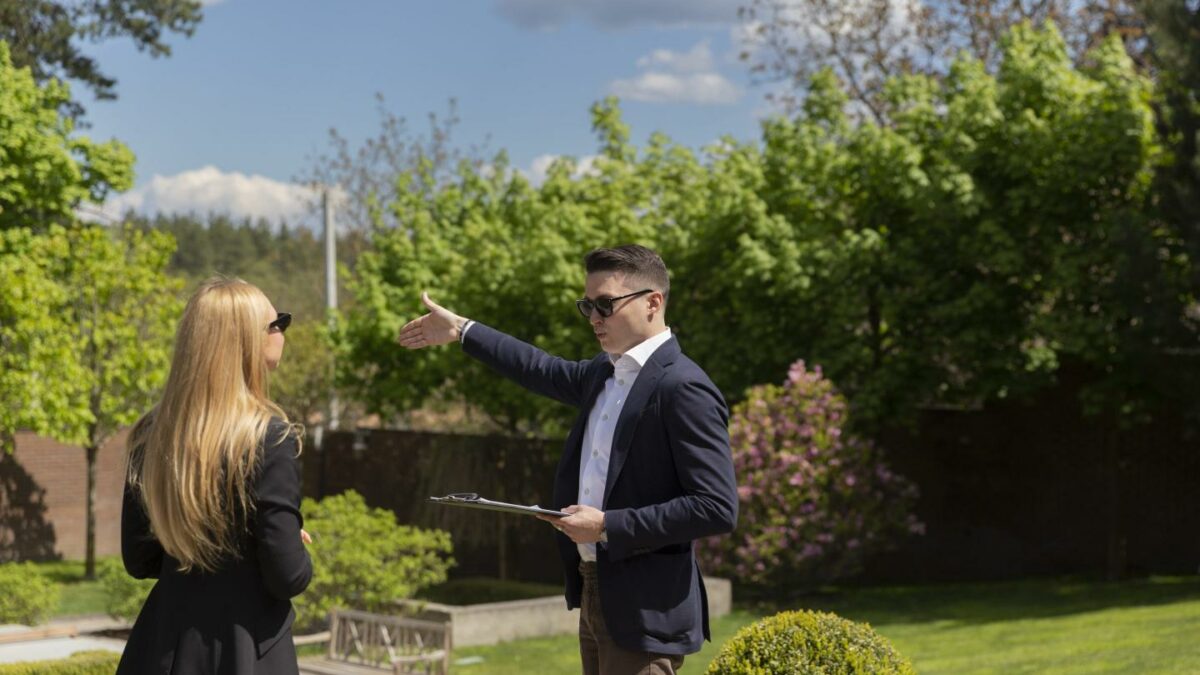 A growing class of ultrawealthy buyers is using a "stealth wealth" approach to home buying.