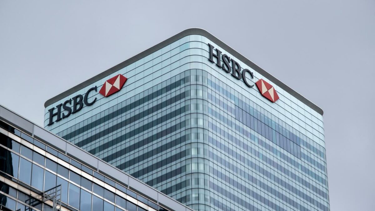 HSBC building at the heart of Canary Wharf financial district.