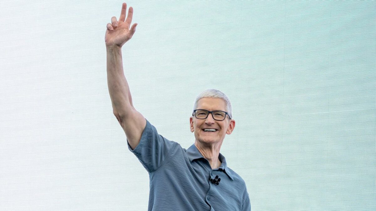 Tim Cook’s rise from Apple operator to CEO.