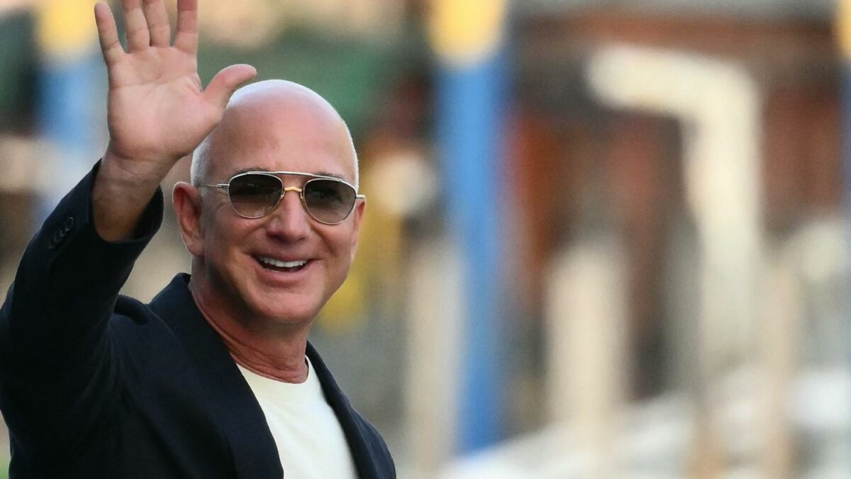 Jeff Bezos reportedly added a $69.5 million beach house to his $237 million Miami compound. A broker says that’s how billionaires live now