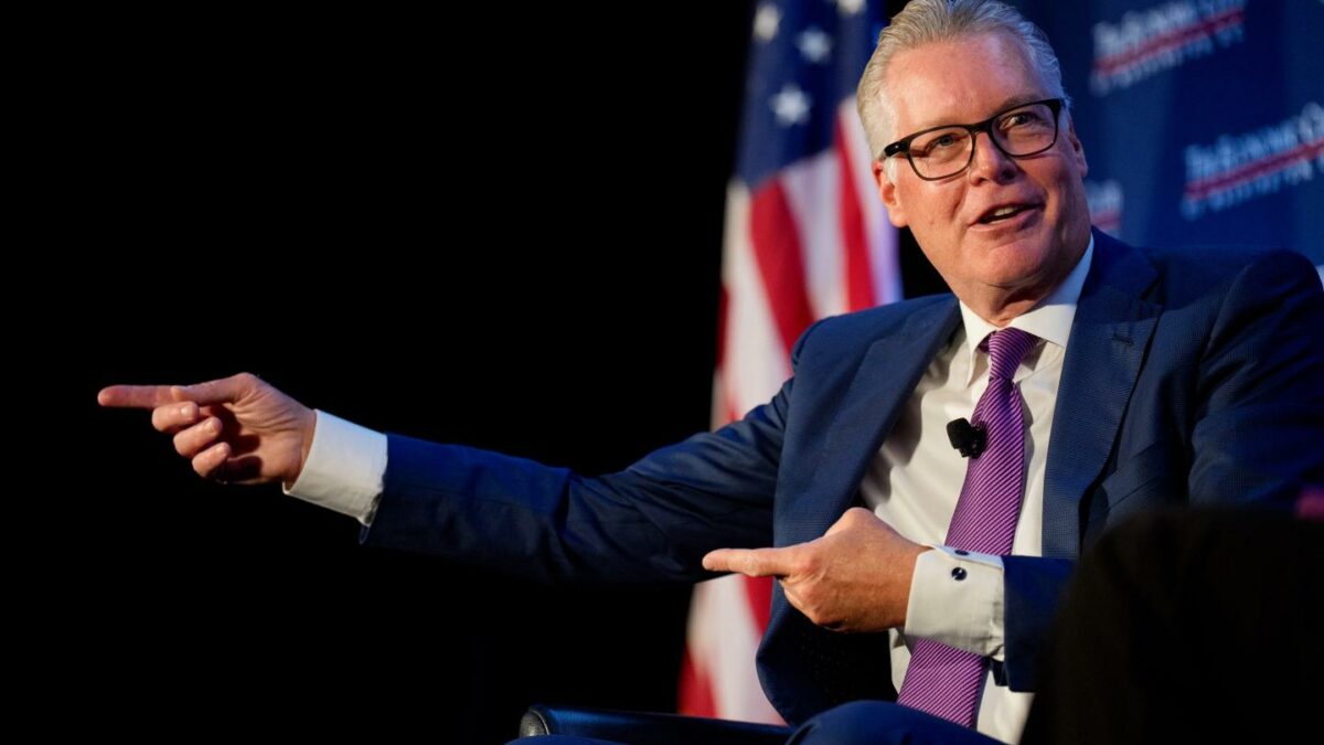 Delta CEO Ed Bastian said there’s no beef between him and Elon Musk.