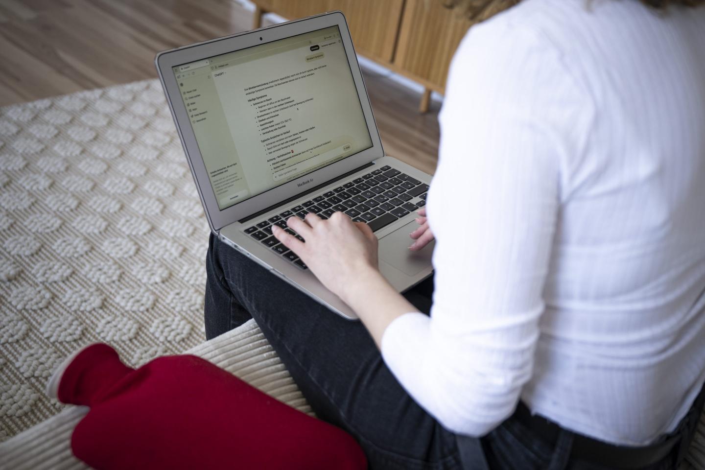 Young people are increasingly being expected to know how to use AI in the workforce but in college, some professors are banning it.