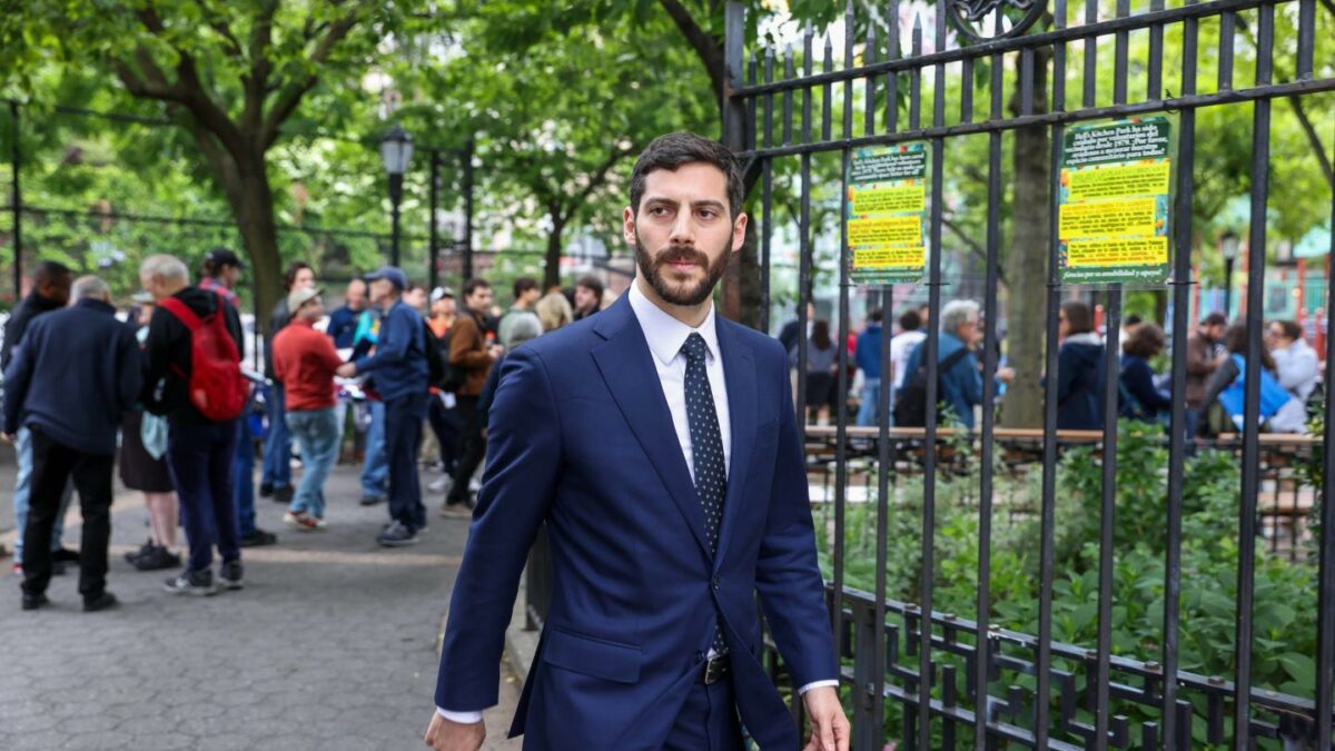 Alex Bores wants the Democratic Party to get on the same page about AI.