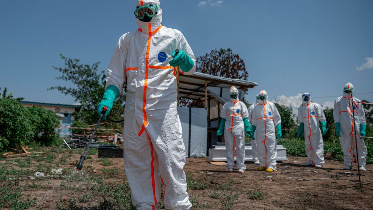Health workers retrieve the body of a citizen who died of Ebola virus in the Ituri province of the Democratic Republic of the Congo on June 08, 2026. (Photo: Stringer/Anadolu/Getty Images)