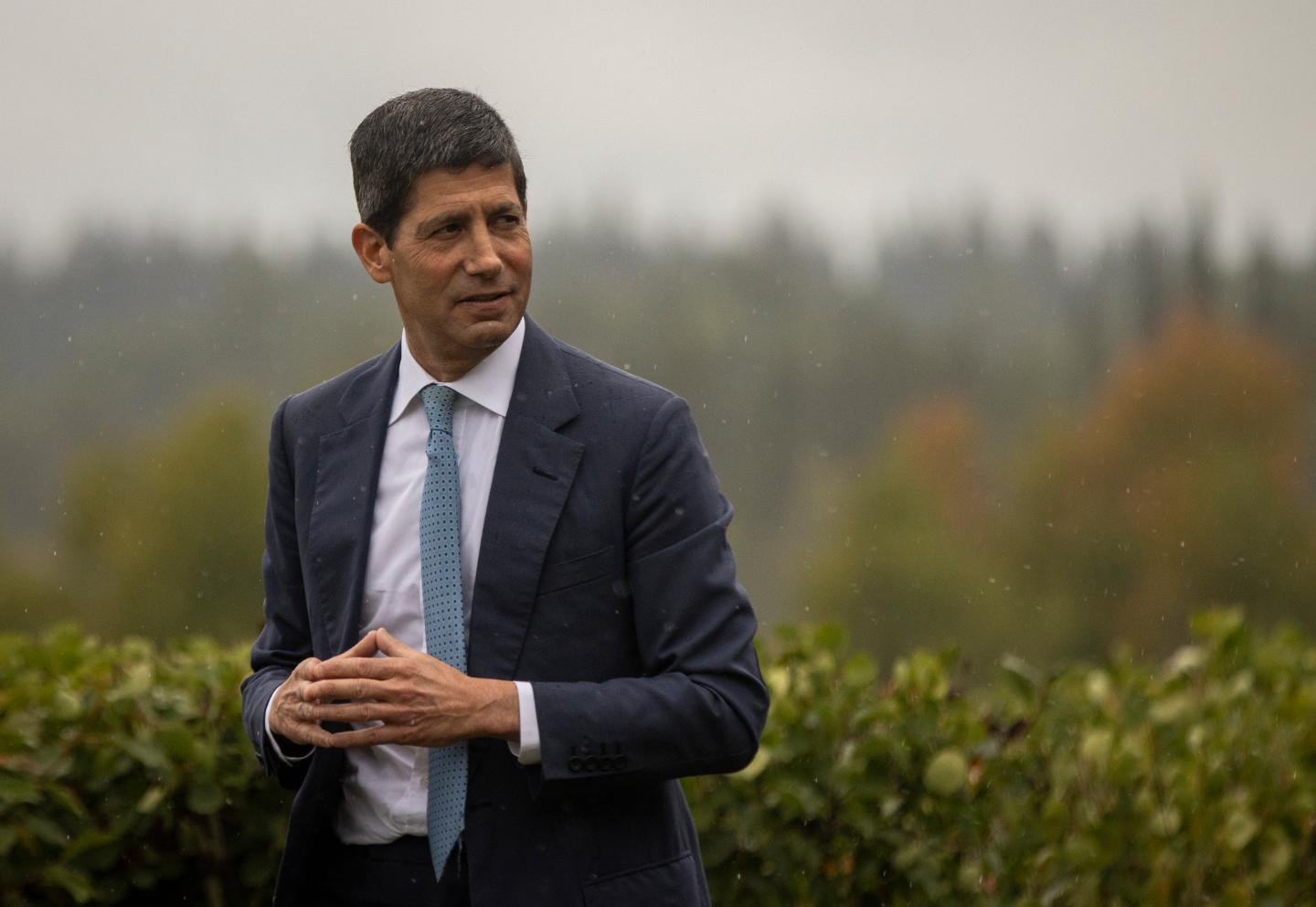 gettyimages-2291882848-1 Federal Reserve Chairman Kevin Warsh, pictured here in Jackson Hole, Wyoming on August 28, 2026, has warned about the cybersecurity risks of frontier artificial intelligence models like Anthropic's Claude Mythos. (Photo: Natalie Behring/Getty Images)