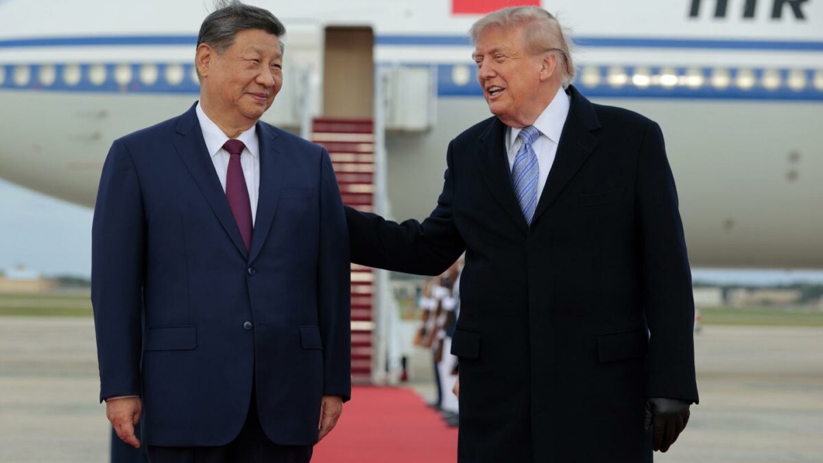 President Donald Trump (R) greets Chinese President Xi Jinping (L) during an arrival ceremony on September 23, 2026 at Joint Base Andrews, Maryland.