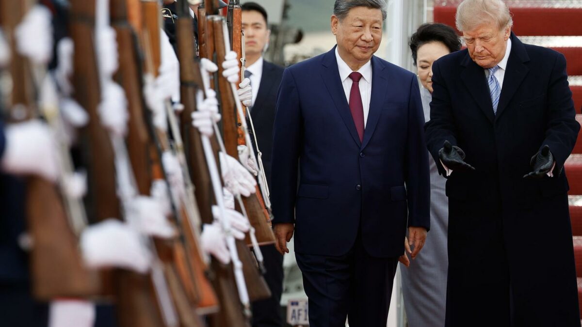 U.S. President Donald Trump (R) walks on a red carpet after greeting Chinese President Xi Jinping (L) during an arrival ceremony on September 23, 2026 at Joint Base Andrews, Maryland.