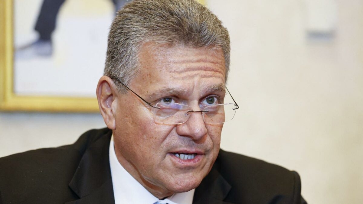 The European Commission sent its top envoy Maroš Šefčovič to Beijing on  Thursday for a two-day meeting with Chinese Commerce Minister Wang Wentao.