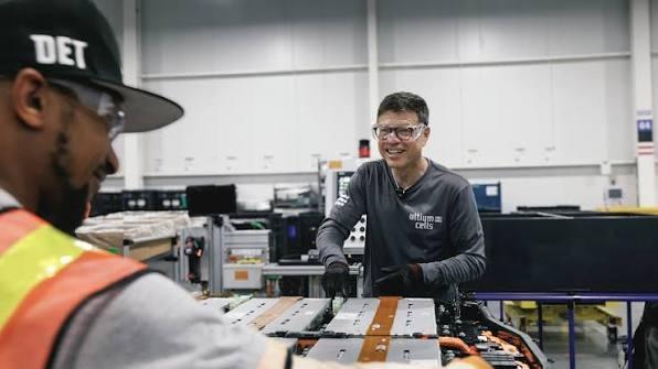 ‘I want to see red’: General Motors is teaching its engineers to fail fast and ‘speak fearlessly’ as they take the EV battery fight to China